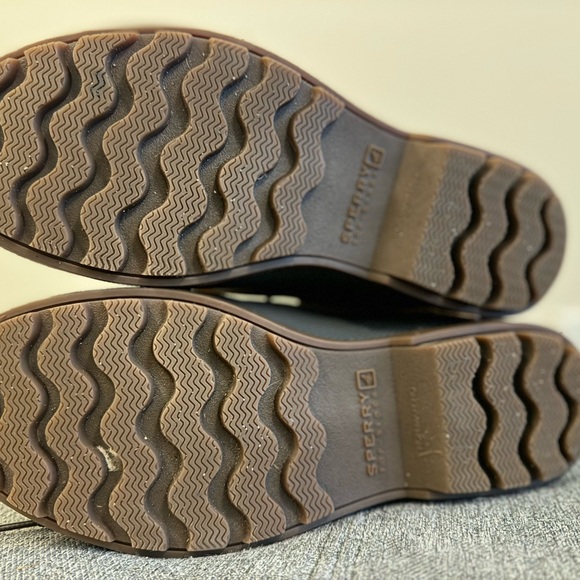 Rugged Outdoor Enthusiast’s Delight: Sperry Top-Sider Duck Boots - Picture 6 of 10